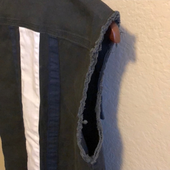 Distressed Military Vest NWOT - Picture 7 of 9